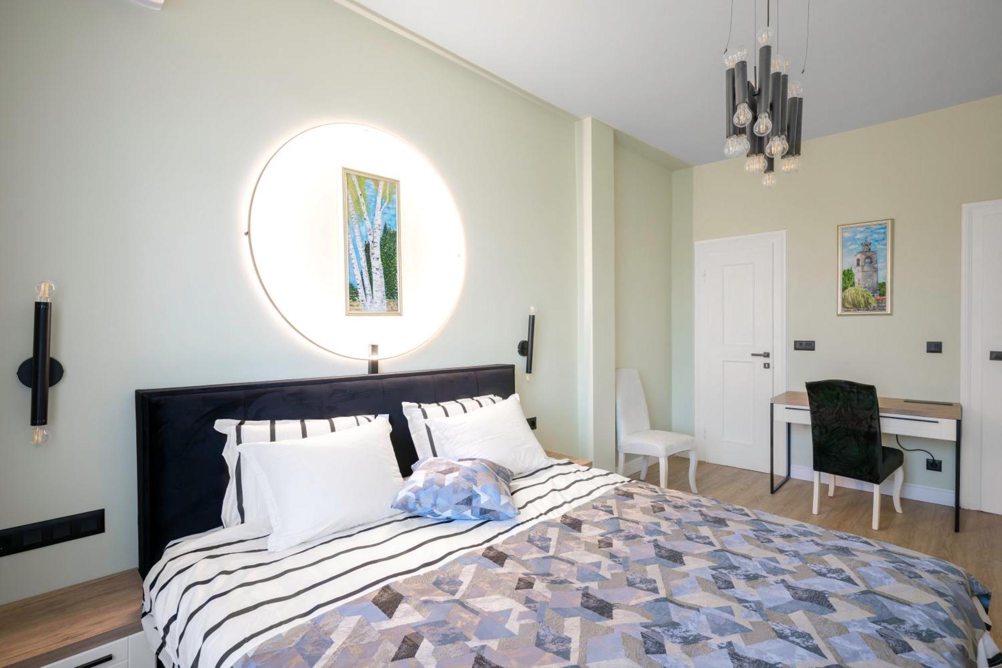 Urban Charm & Comfort - Chic 2Bd In Prime Location By Flat Mаnager 소피아 외부 사진