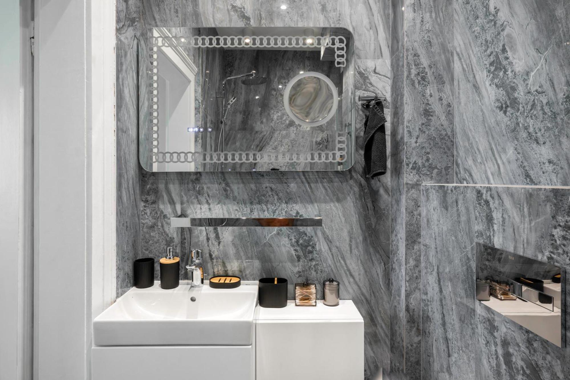 Urban Charm & Comfort - Chic 2Bd In Prime Location By Flat Mаnager 소피아 외부 사진