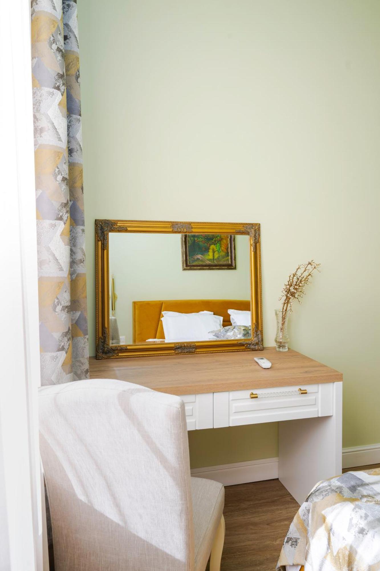 Urban Charm & Comfort - Chic 2Bd In Prime Location By Flat Mаnager 소피아 외부 사진